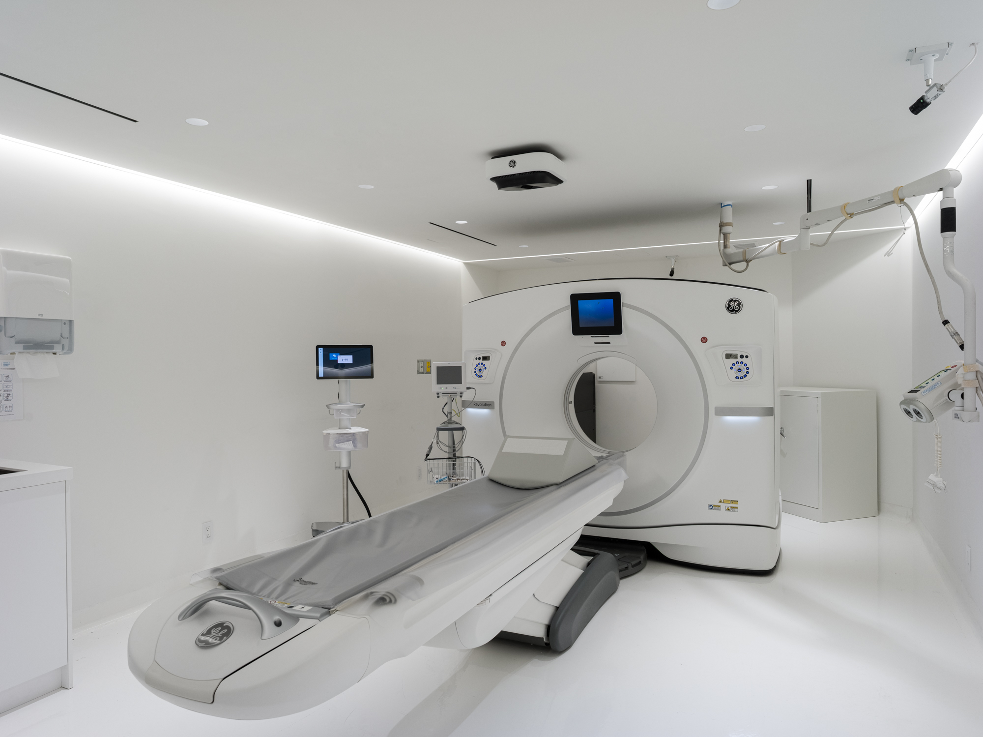 well-longevity-vancouver-false-creek-diagnostics-room-1